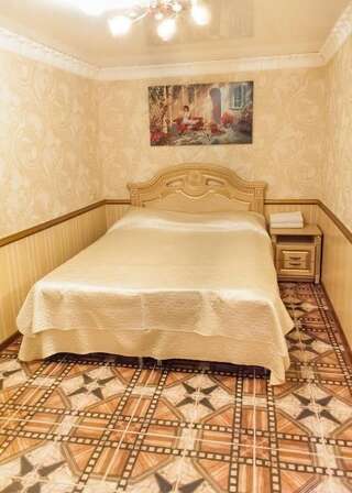 Гостиница «Уют» Новороссийск Бюджетный двухместный номер с 1 кроватью или 2 отдельными кроватями-1
